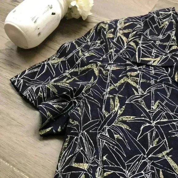 🌼4/$30🌼michael Phillips | Vintage leaf tshirt button down - Picture 4 of 7